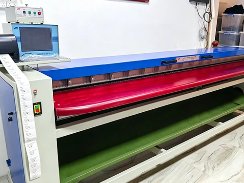 Máquina para medir pieles de gran tamaño